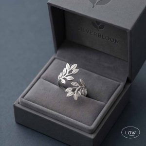 Leaf Open Ring White Gold