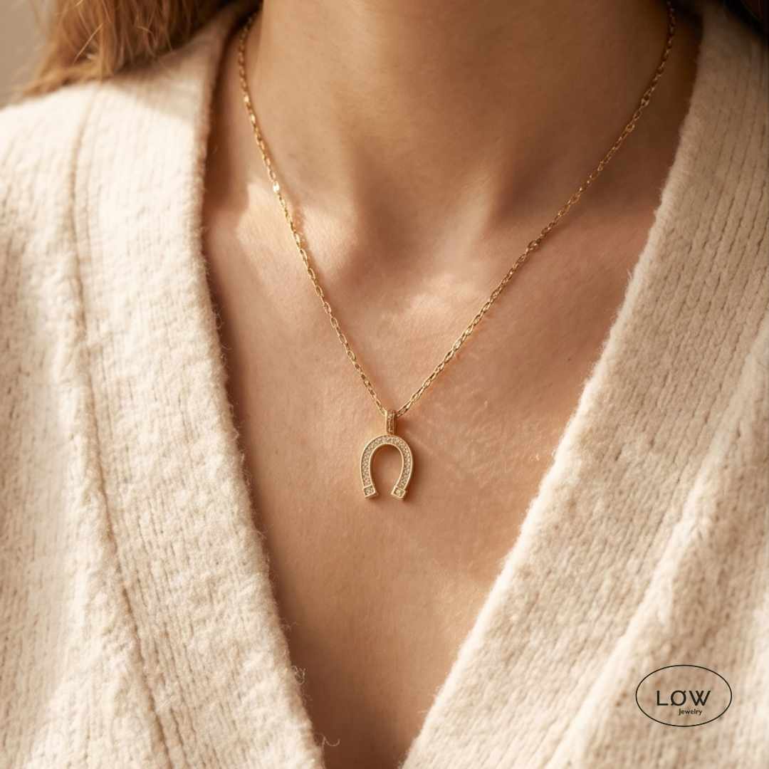 Lucky Horseshoe Necklace Gold - Image 2